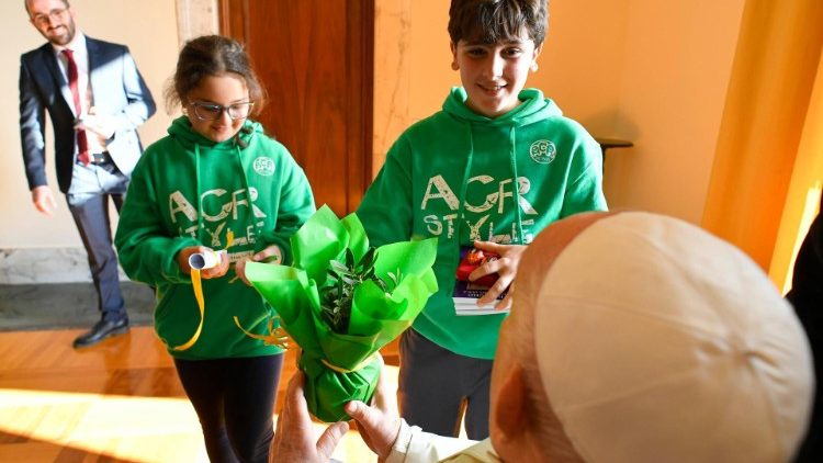 Alcuni ragazzi di ACR dal Papa