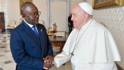 Papa Francisco com o Sr. Umaro SIssoco Embalo, presidente da República da Guiné-Bissau