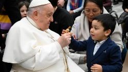 Il Papa e il piccolo Alessandro, 4 anni