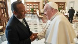 Excmo. Sr. D. Patrice Emery Trovoada, Primer Ministro de Santo TomÃ© junto al Papa Francisco. 