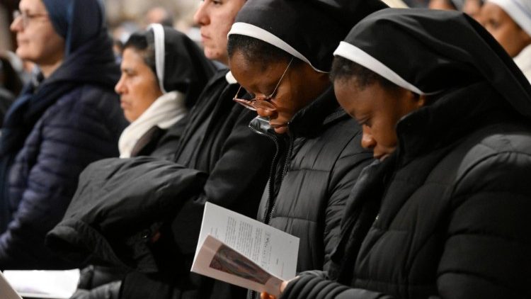 Siku ya Watawa Ulimwenguni ilianzishwa na Mtakatifu Yohane Paulo II kunako mwaka 1997 na kwa Mwaka 2026, Kanisa linaadhimisha Siku ya 30 ya Watawa Ulimwenguni 