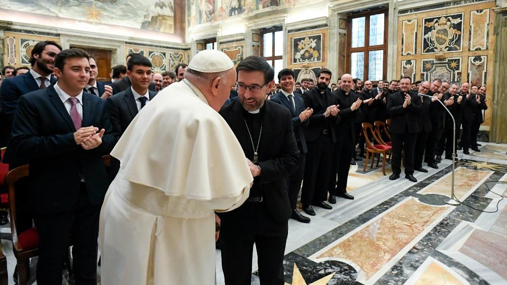 Papa com seminaristas espanhóis