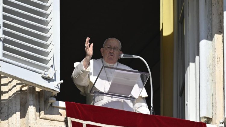 Papst Franziskus beim Angelus