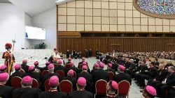 Papež Frančišek sprejel udeležence simpozija o trajni formaciji duhovnikov.