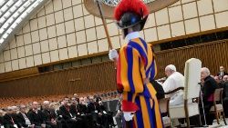 Papst Franziskus bei der Audienz mit den Teilnehmern am Kongress zur Priesterausbildung