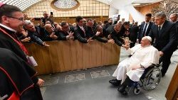 Papa Francisco com participantes no Convênio Internacional para a Formação Permanente dos Sacerdotes, promovido pelo Dicastério para o Clero