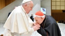 Papst Franziskus und Kardinal Simoni 