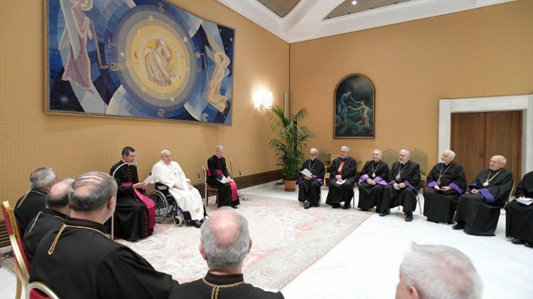 教宗接見亞美尼亞教會的主教們