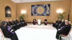 Papst Franziskus im Austausch mit dem Synod der Armenischen Patriarchalen Kirche von Kilikien