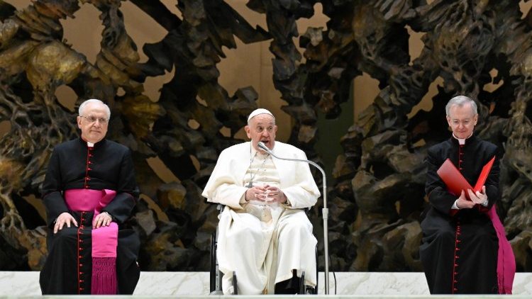 Un momento dell'incontro del Papa con la famiglia dell'Ospedale Bambino Gesù