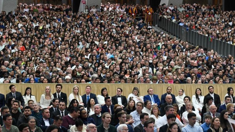 Паломники в Зале Павла VI (Ватикан, 27 марта 2024 г.)