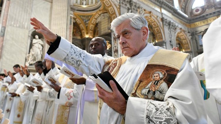 Mapadre wanafundisha, ongoza na kuwatakatifuza watu wa Mungu