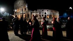 Droga Krzyżowa w Koloseum w Wielki Piątek 2024 r. 