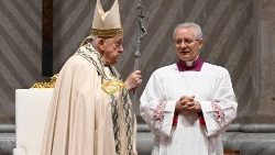 Popiežius Prancišlkus ir arkivyskupas D.  Ravelli