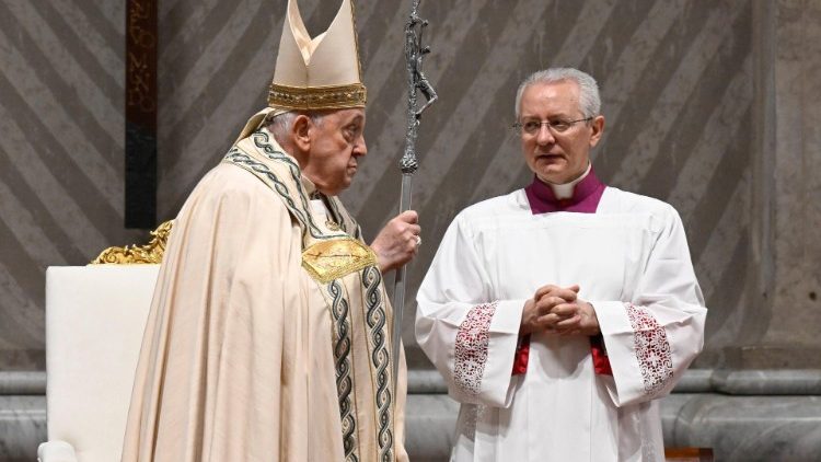 Popiežius Prancišlkus ir arkivyskupas D.  Ravelli