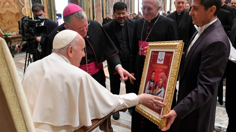 Papa Francisco em audiência as comunidades dos Colégios Pio Brasileiro, Pio Latino-Americano e Mexicano