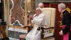 Popiežiaus palaiminimas šv. Pranciškaus stigmų relikvija 2024 m. balandžio 5 d.