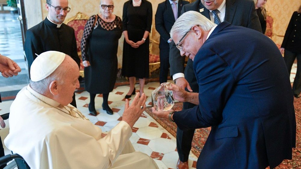 Papa recebe delegação "Associação Cristã de Moços" do Rio Grande do Sul