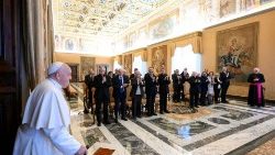 Папа Франциск на встрече с членами Папского комитета исторических наук (Ватикан, 20 апреля 2024 г.)