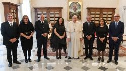 Papa Francisco com a comitiva do Primeiro Ministro de Belize, Sr. Johnny Briceno