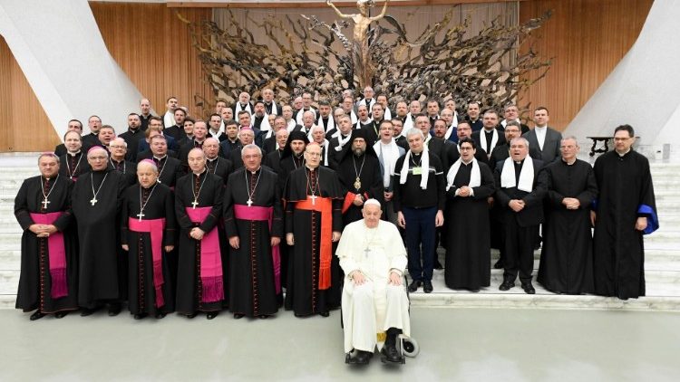 Az audiencia csoportk&eacute;pe a Szentaty&aacute;val