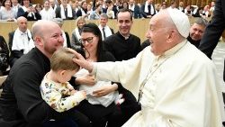 Francisco durante a audiência com o peregrinos húnagors nesta quinta-feira, 25 de abril