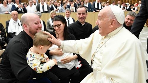 P&aacute;pež maďarsk&yacute;m p&uacute;tnikom: Nasledujte pr&iacute;klad sv&auml;t&yacute;ch, ktor&iacute; vzišli z v&aacute;šho n&aacute;roda