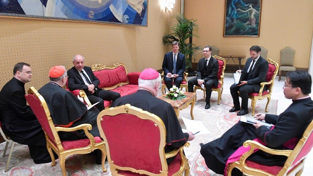 O presidente Tamas Sulyok com representantes da Secretaria de Estado