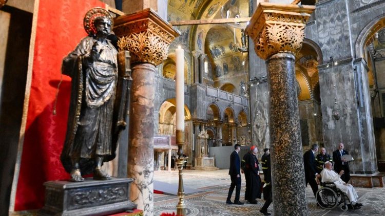 Papa ametembelea Kanisa kuu la Mtakatifu Marko Mwinjili