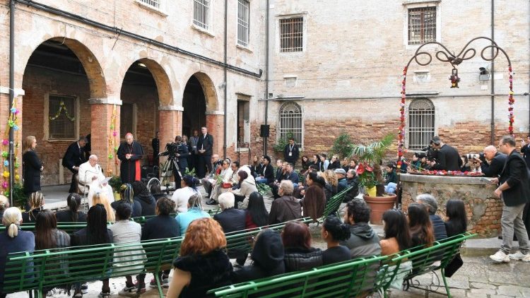 Visita del Santo Padre a Venecia - encuentro con las reclusas de la cárcel de mujeres de la Giudecca - 28 de abril de 2024. (Vatican Media)
