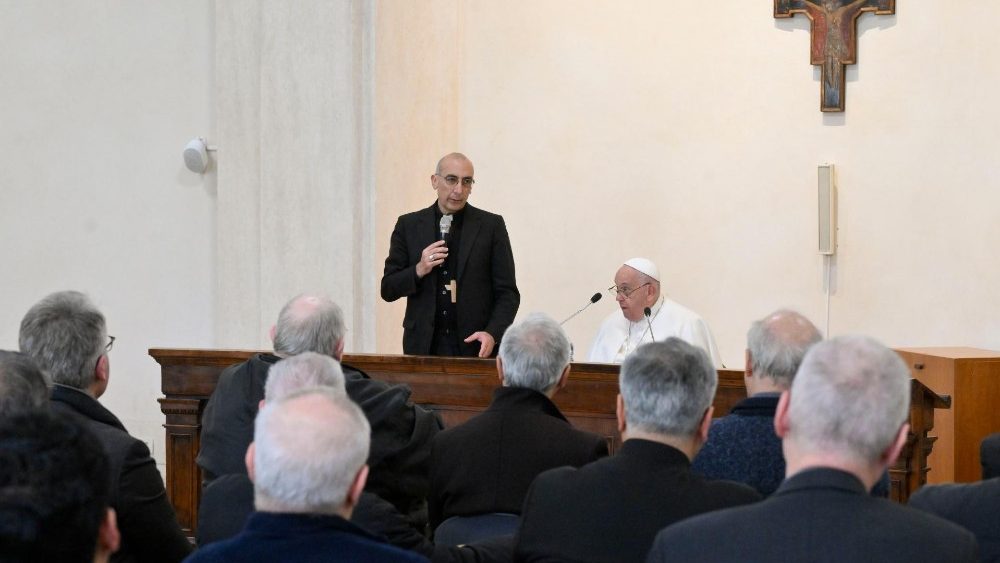 O encontro do Papa com os sacerdotes da região central de Roma foi realizado na Basílica de Santa Cruz em Jerusalém 
