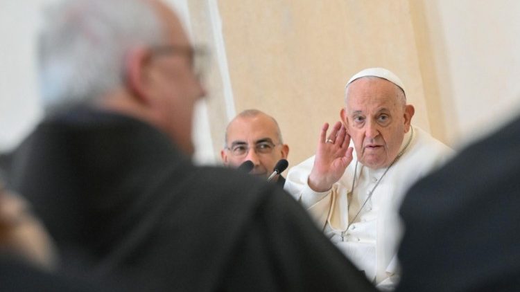 Papež v dialogu s kněž&iacute;mi centr&aacute;ln&iacute;ho sektoru Ř&iacute;ma