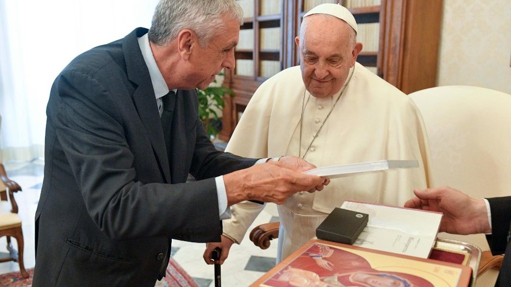 Францішак з прадстаўнікам Фонду Бланкерна (Барселона)