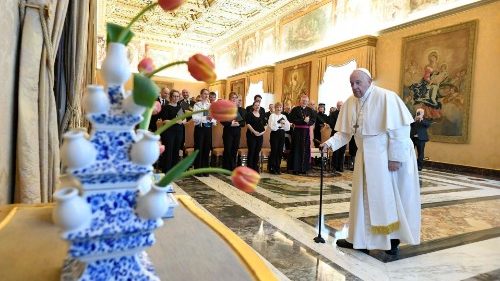 Papst Franziskus und die Pilger aus Amsterdam