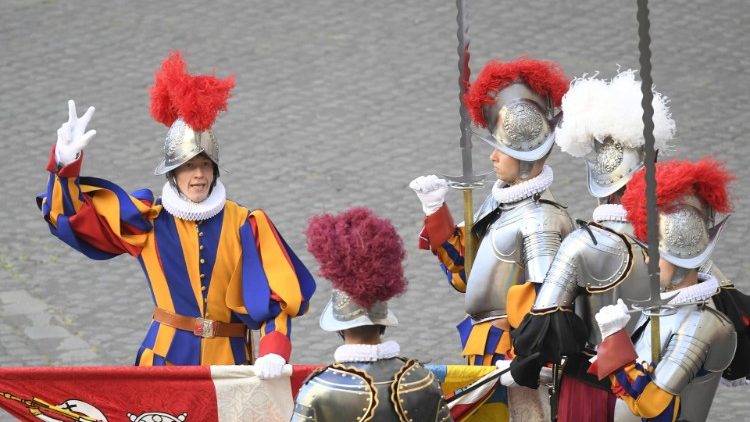 Ceremonia depunerii jurământului din partea Gărzilor Elvețiene.