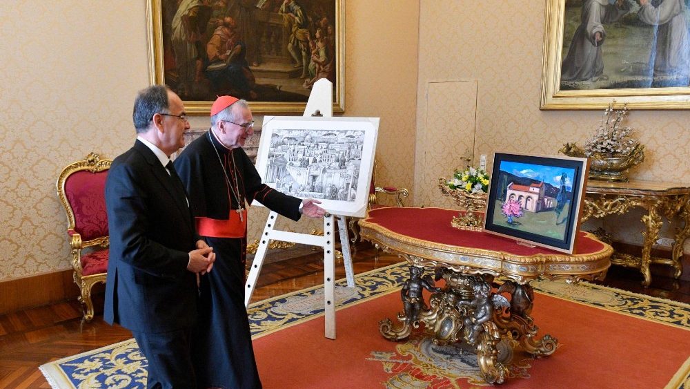 O presidente da Albânia, Bajram Begaj, com o cardeal Parolin
