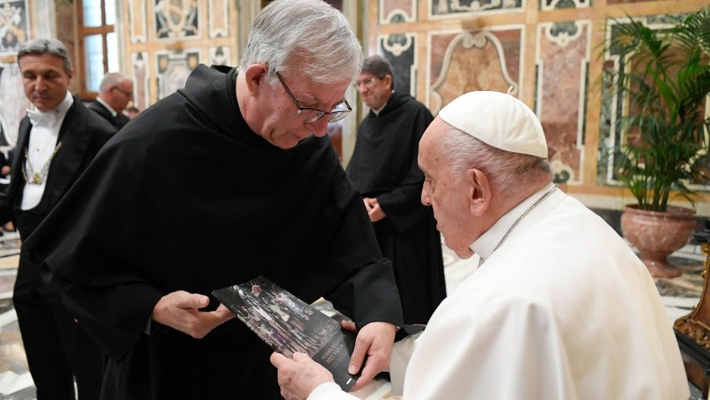 Францішак з дэлегацыяй каталіцкага Каледжа Мэрымак (ЗША) 