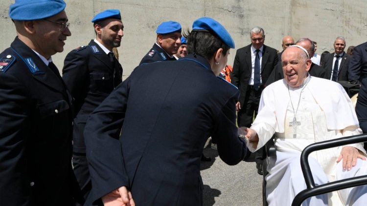 L'accoglienza al Papa nella Casa Circondariale di Montorio