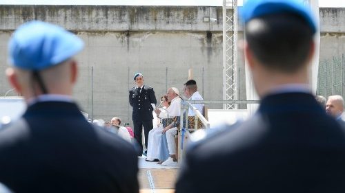 Papst in Verona: Selbstmorde in den Gefängnissen nicht vergessen
