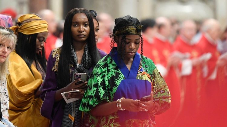 Roho Mtakatifu anawakirimia waamini ujasiri wa kumtangaza na kumshuhudia Yesu