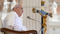 البابا فرنسيس: لنصلِّ من أجل السلام