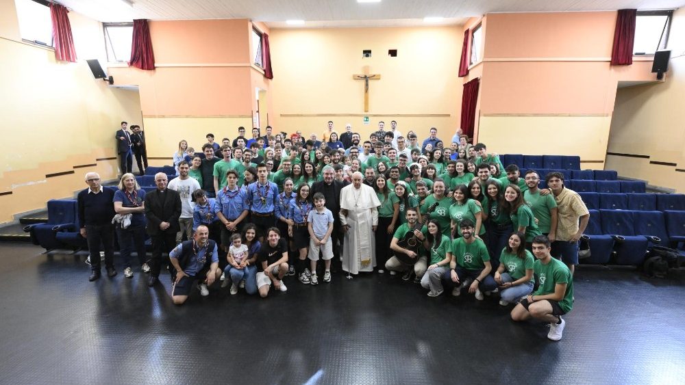 Segundo encuentro de la "Escuela de Oración" en preparación al Jubileo de 2025, el 24 de mayo de 2024 en la parroquia de santa Bernardita Soubirous, en Roma. (Vatican Media)