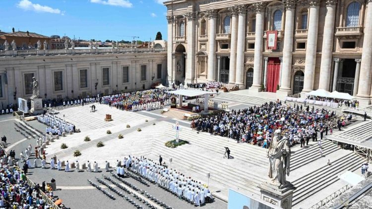 Archívna snímka: Svätá omša na Námestí sv. Petra 
