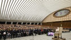 കുട്ടികളുടെ ആഗോളദിനത്തിൽ സന്നദ്ധസേവനം നടത്തിയവർക്ക് ഫ്രാൻസിസ് പാപ്പാ വത്തിക്കാനിൽ കൂടിക്കാഴ്ച അനുവദിച്ചപ്പോൾ - ഫയൽ ചിത്രം