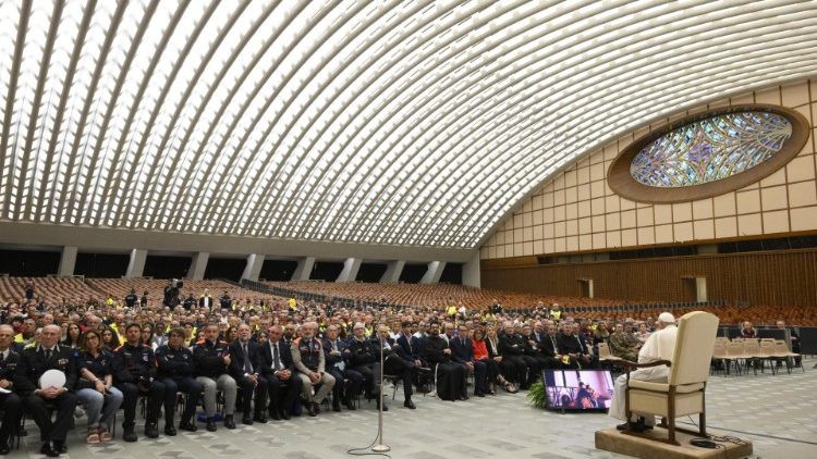 കുട്ടികളുടെ ആഗോളദിനത്തിൽ സന്നദ്ധസേവനം നടത്തിയവർക്ക് ഫ്രാൻസിസ് പാപ്പാ വത്തിക്കാനിൽ കൂടിക്കാഴ്ച അനുവദിച്ചപ്പോൾ - ഫയൽ ചിത്രം