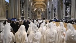 Liturujia ya Neno la Mungu katika Sherehe hii inatutafakarisha kuwa, “Ekaristi Takatifu ni Ishara ya Upendo na Ukarimu wa Kimungu.” 