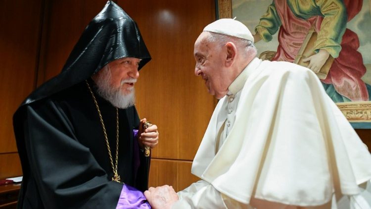 O encontro do Papa e Aram I antes da Audiência Geral