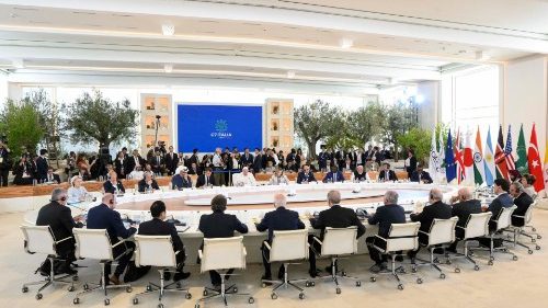 Papež na vrhu G7: Razmislek o umetni inteligenci povezan z razmislekom o zdravi politiki