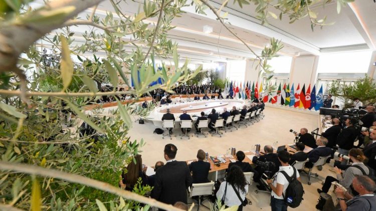 La sala di riunione del G7 in Puglia 