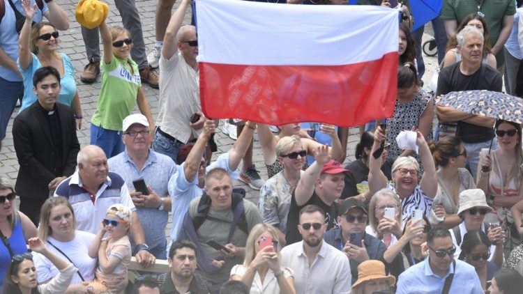 Podczas modlitwy „Anioł Pański” Franciszek wspomniał o nowym polskim błogosławionym ks. Michale Rapaczu
